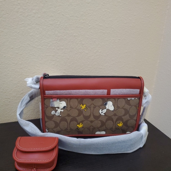 Coach X Peanuts Heritage Convertible Crossbody In Signature Canvas With Snoopy - Picture 7 of 16